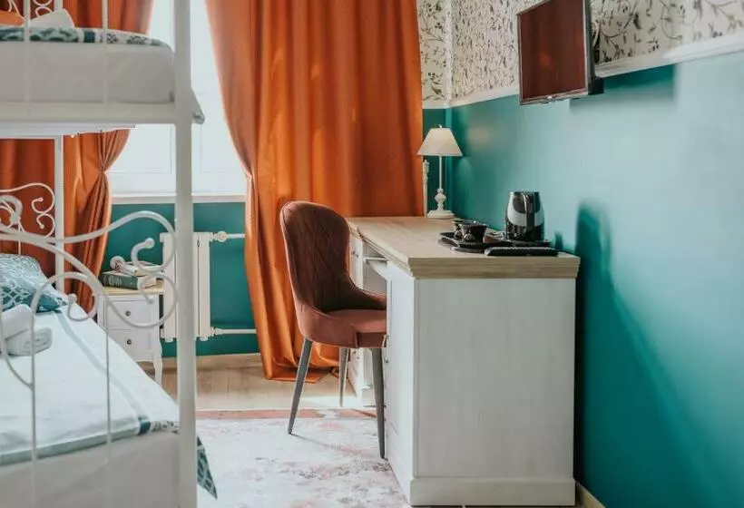 Hostel Night O'clock