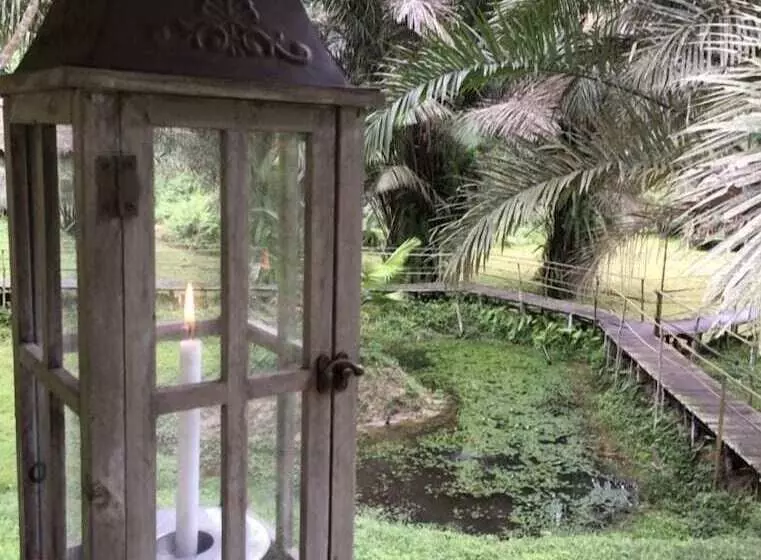 هتل Oveng Lodge