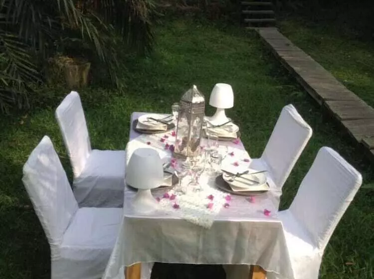 هتل Oveng Lodge