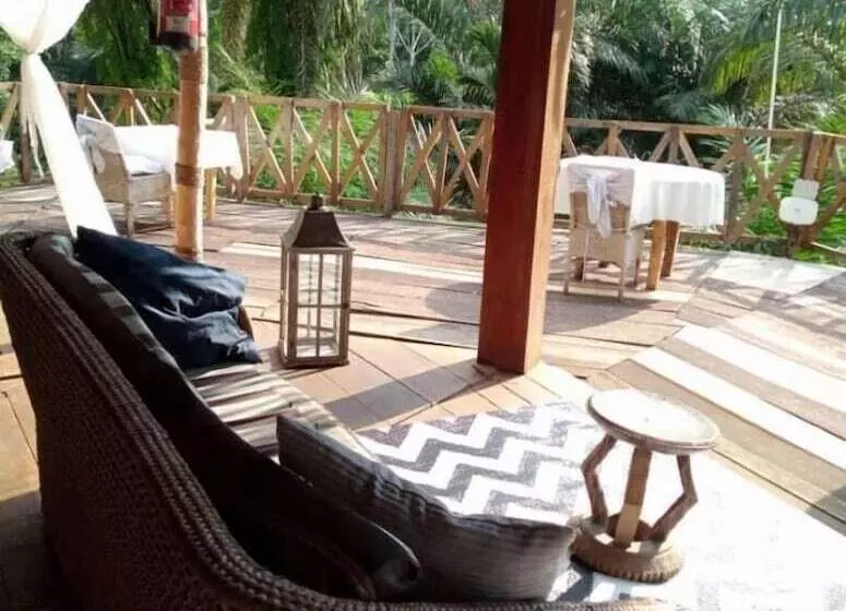 هتل Oveng Lodge