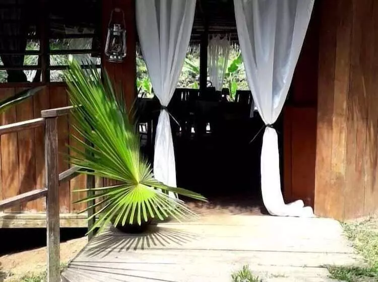 هتل Oveng Lodge