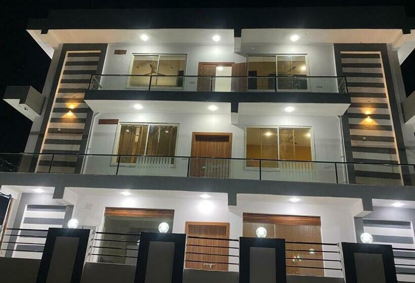 בית מלון כפרי The Greno Celebrations Meet & Greet