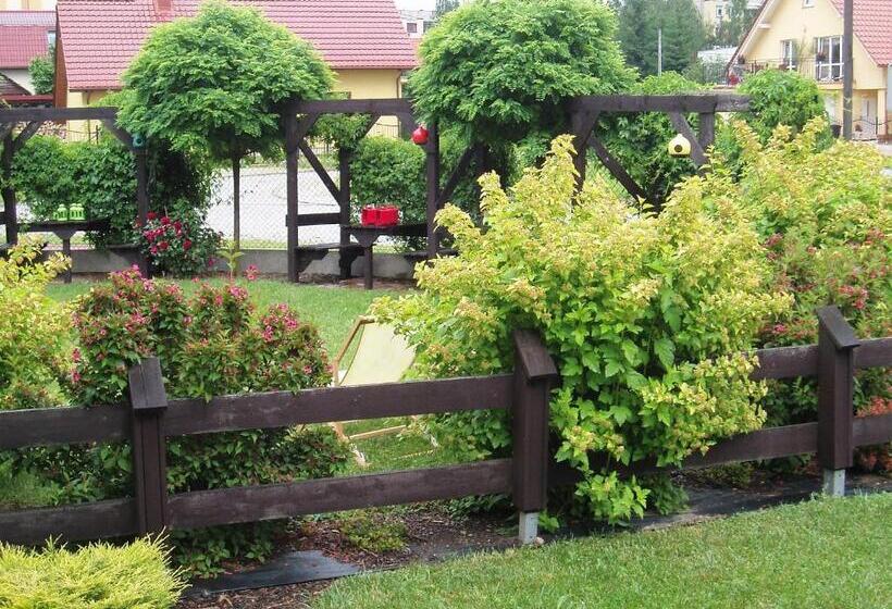 פנסיון Willa Axla Z Werandą Ogrodem I Parkingiem
