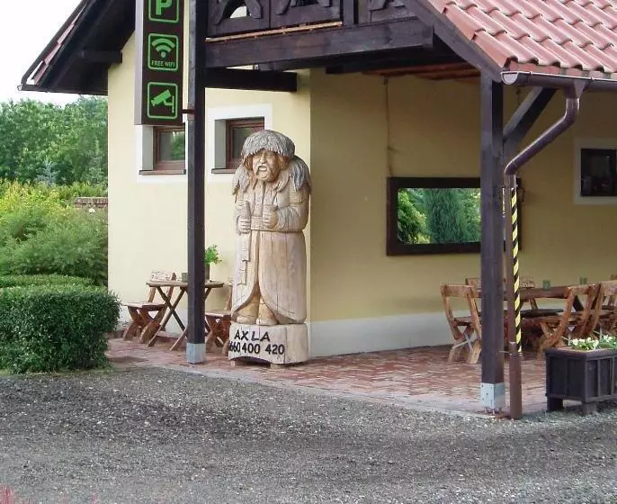 Majatalo Willa Axla Z Werandą Ogrodem I Parkingiem