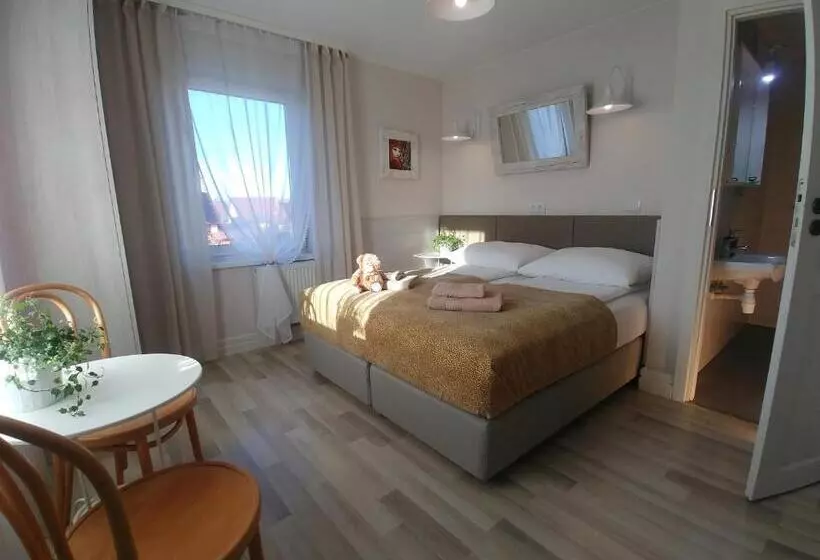 Majatalo Willa Axla Z Werandą Ogrodem I Parkingiem