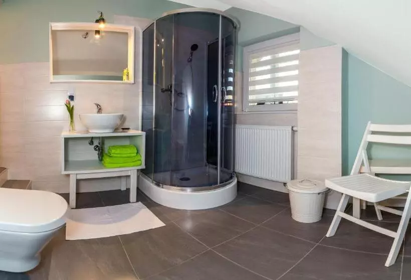 Majatalo Willa Axla Z Werandą Ogrodem I Parkingiem