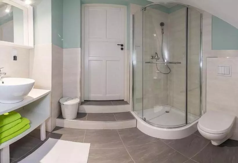 Majatalo Willa Axla Z Werandą Ogrodem I Parkingiem