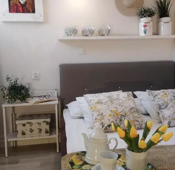 Majatalo Willa Axla Z Werandą Ogrodem I Parkingiem