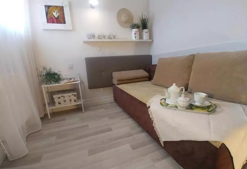 Majatalo Willa Axla Z Werandą Ogrodem I Parkingiem