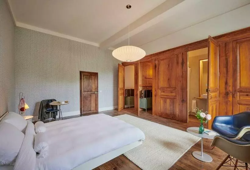 Aamiaismajoitus (B&B) Château De Sibra