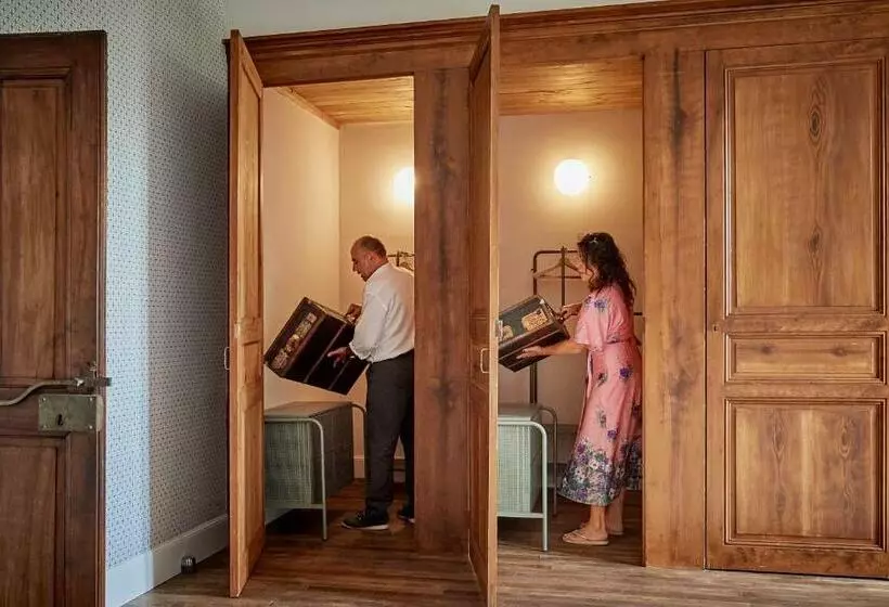 Aamiaismajoitus (B&B) Château De Sibra