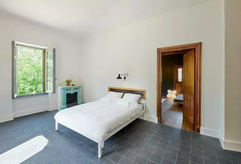 Aamiaismajoitus (B&B) Château De Sibra