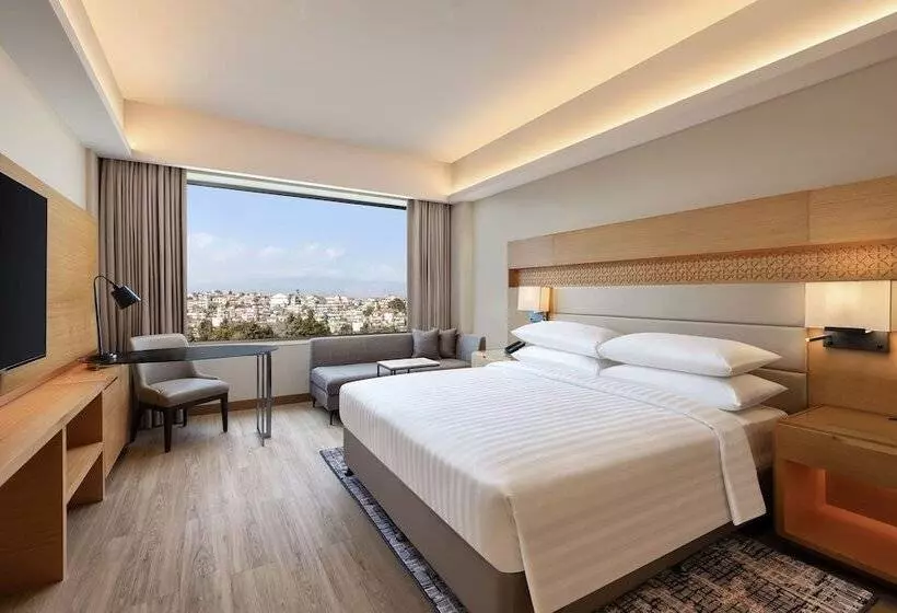 ホテル Courtyard By Marriott Shillong