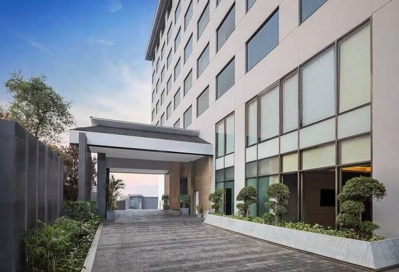 ホテル Courtyard By Marriott Shillong