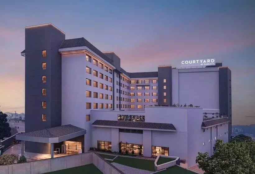 ホテル Courtyard By Marriott Shillong