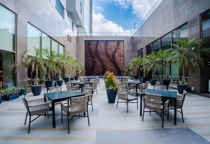 هتل Courtyard By Marriott Shillong