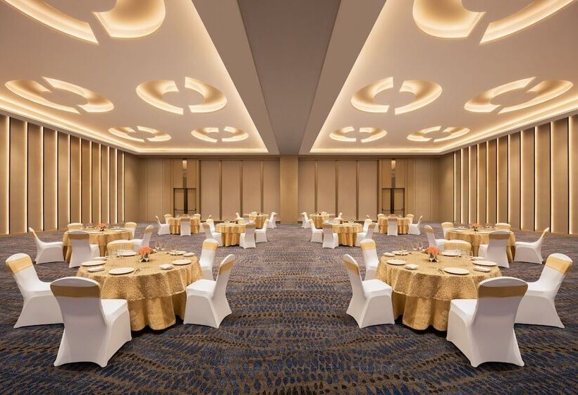 هتل Courtyard By Marriott Shillong