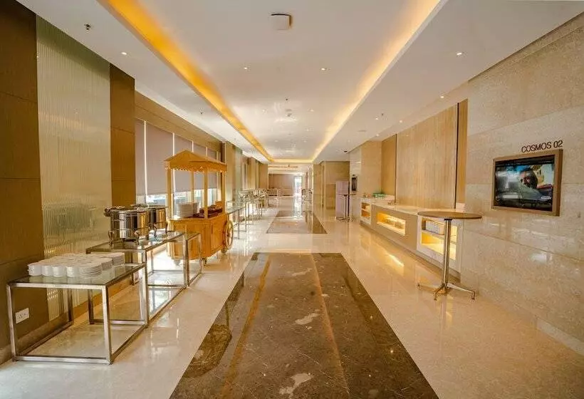 ホテル Courtyard By Marriott Shillong