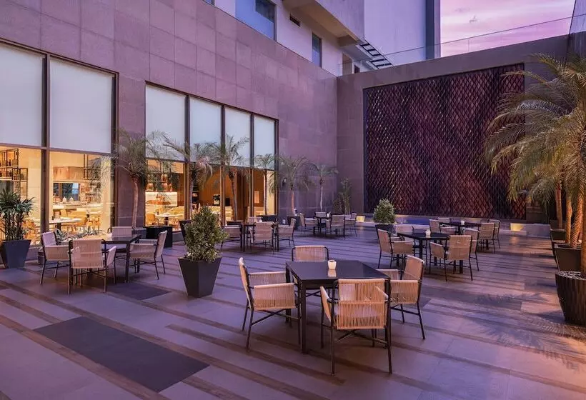 ホテル Courtyard By Marriott Shillong