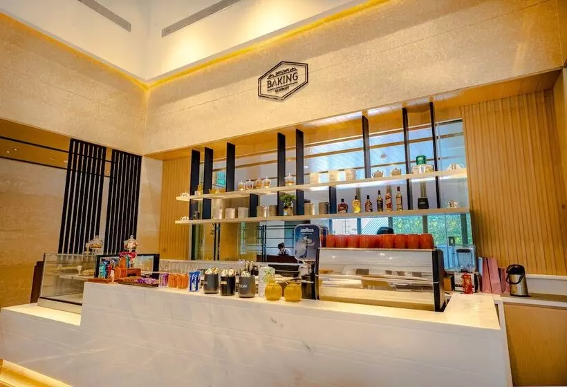 ホテル Courtyard By Marriott Shillong