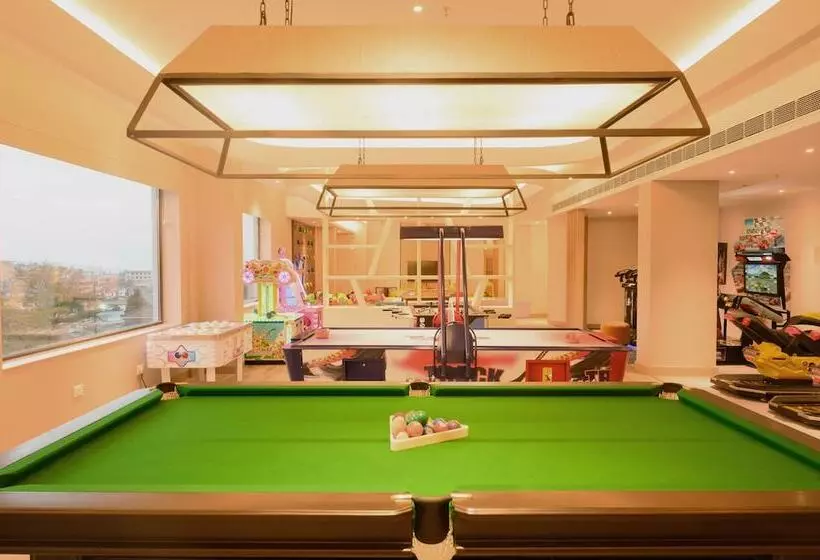 ホテル Courtyard By Marriott Shillong