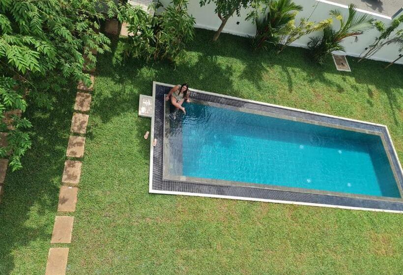 هتل Ohana Surf Guest House