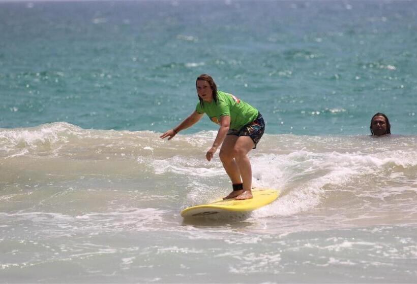 هتل Ohana Surf Guest House