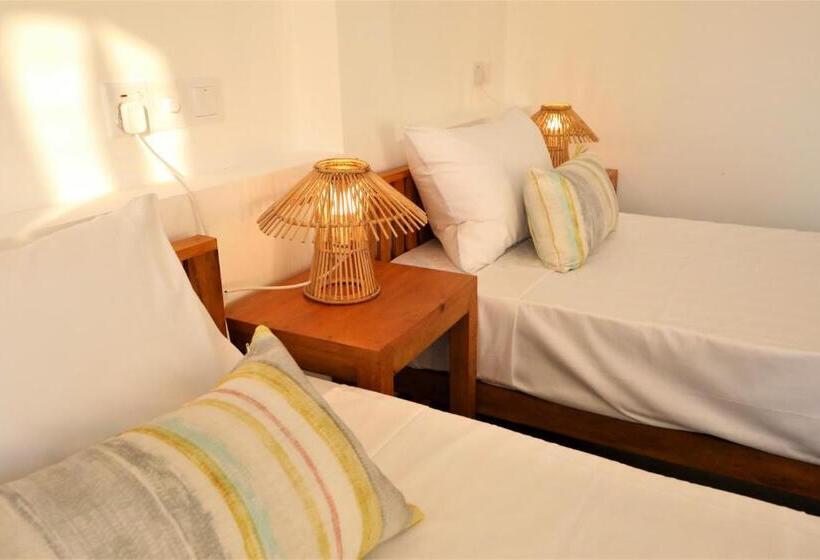 هتل Ohana Surf Guest House