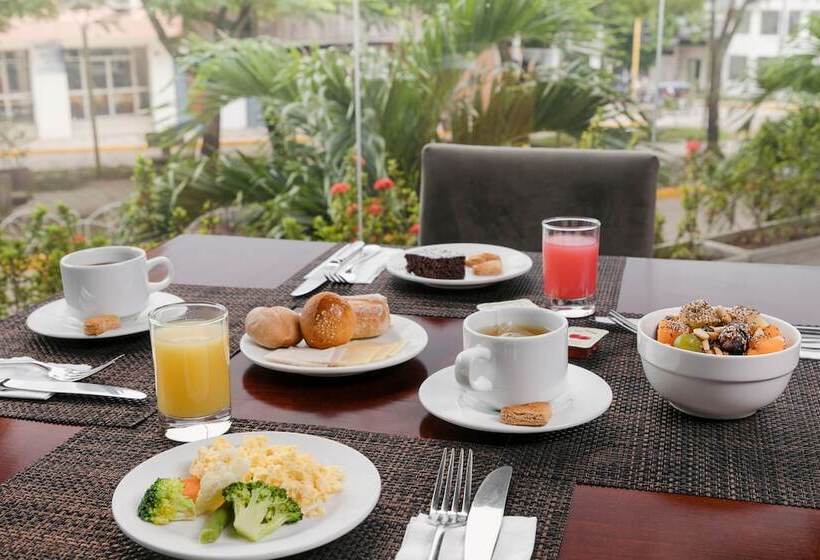 ホテル Suites Pucallpa