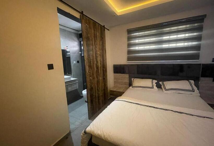 پانسیون The Zodiac House