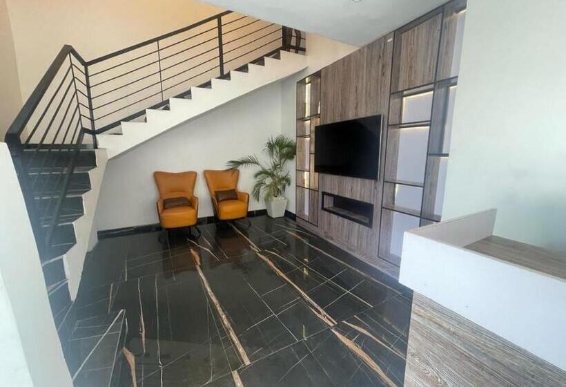 پانسیون The Zodiac House