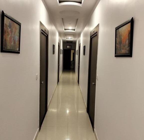 Relax Square & Hotel By Wb Inn