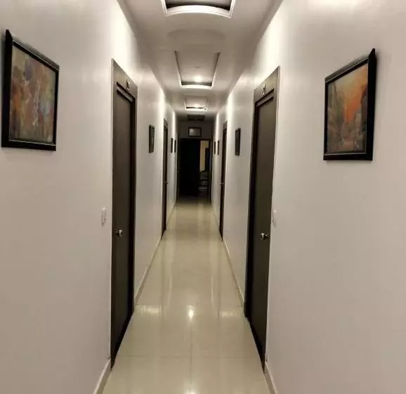 Relax Square & Hotel By Wb Inn