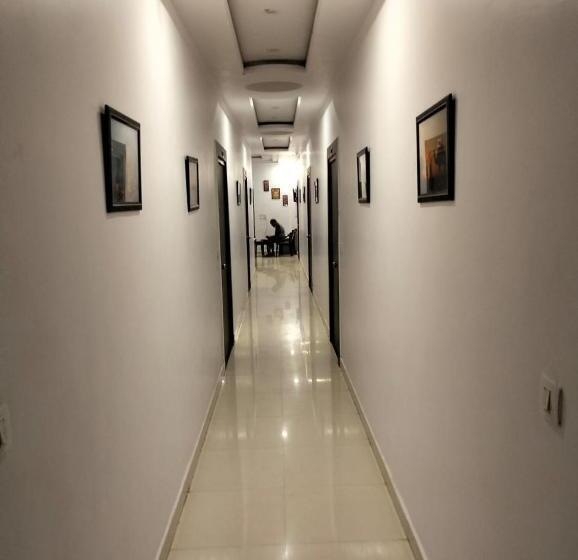 Relax Square & Hotel By Wb Inn