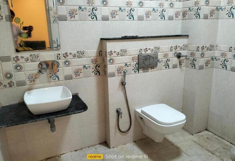 Relax Square & Hotel By Wb Inn