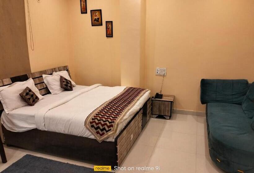 Relax Square & Hotel By Wb Inn