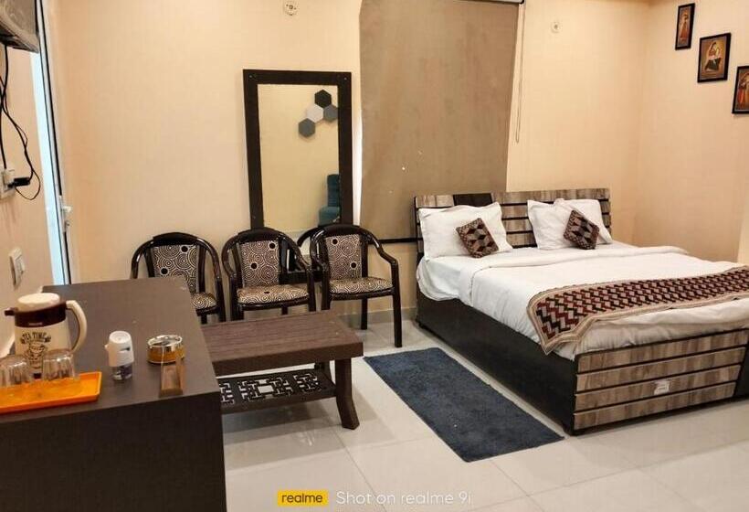 Relax Square & Hotel By Wb Inn