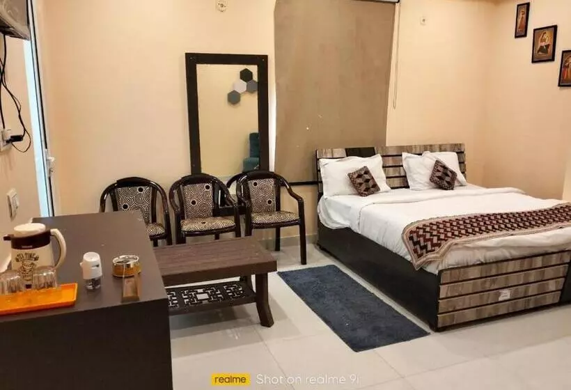 Relax Square & Hotel By Wb Inn