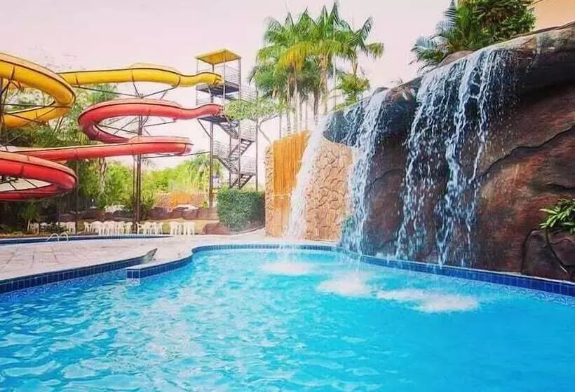 Hotelli Suite Golden Dolphin Grand Euemcaldas