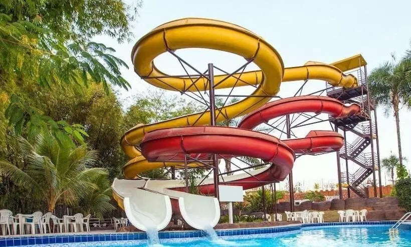 Hotelli Suite Golden Dolphin Grand Euemcaldas