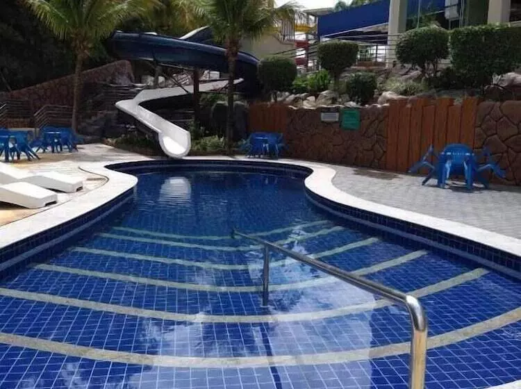 Hotelli Suite Golden Dolphin Grand Euemcaldas