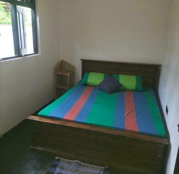 Majatalo Budget Room @ Ruk Tree, Midigama