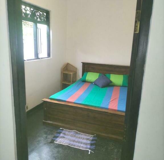 Majatalo Budget Room @ Ruk Tree, Midigama