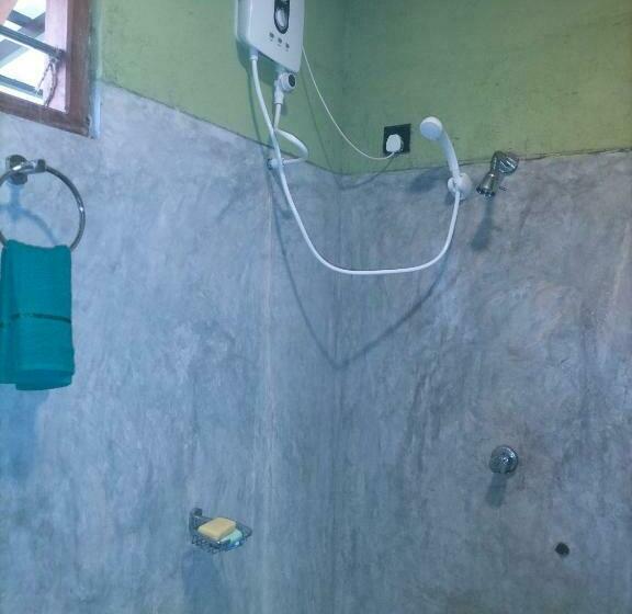 Majatalo Budget Room @ Ruk Tree, Midigama