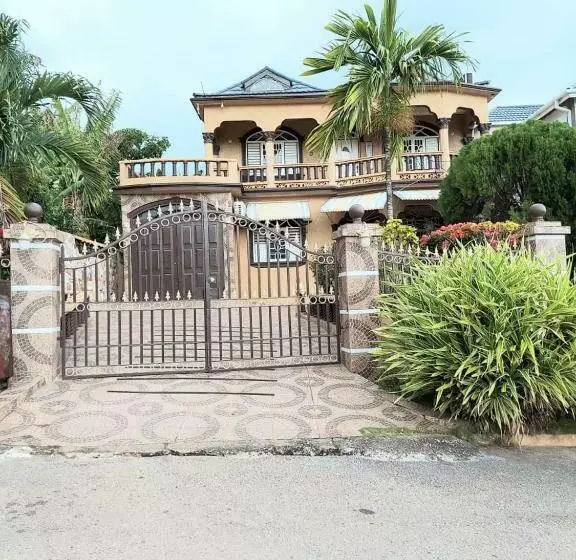 پانسیون Cambridge Mi Casa Ur Casa With Pool And Beach Access