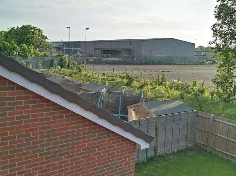 پانسیون Langley Haven   3 Br House