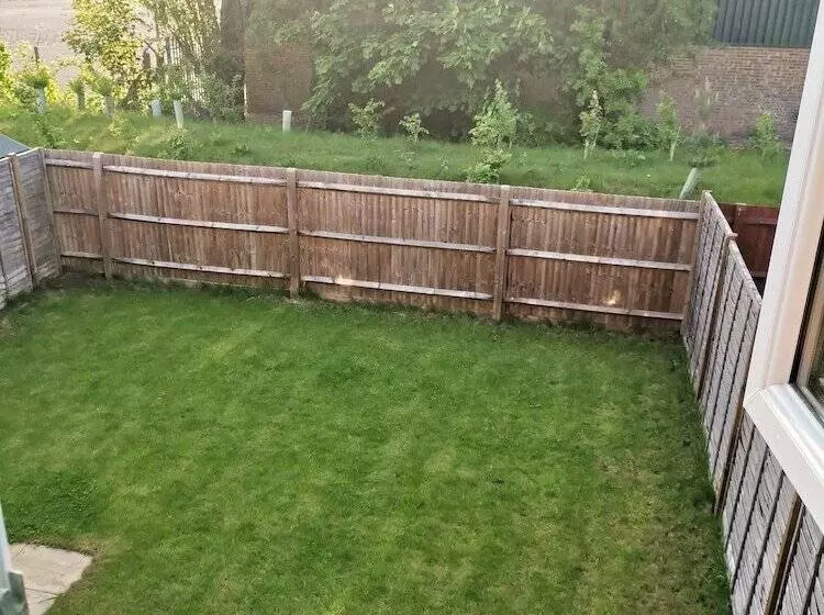 پانسیون Langley Haven   3 Br House