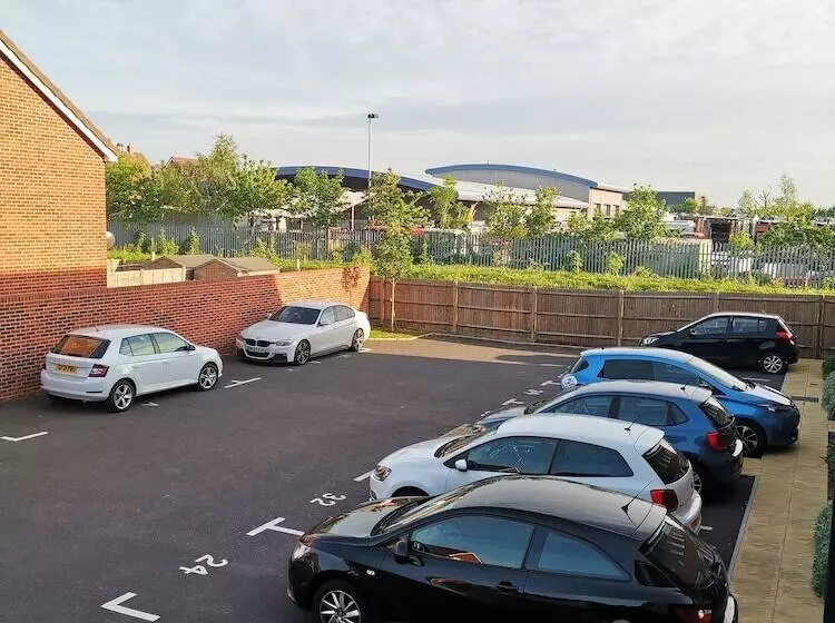 پانسیون Langley Haven   3 Br House