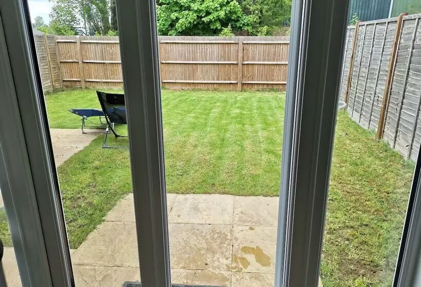 پانسیون Langley Haven   3 Br House