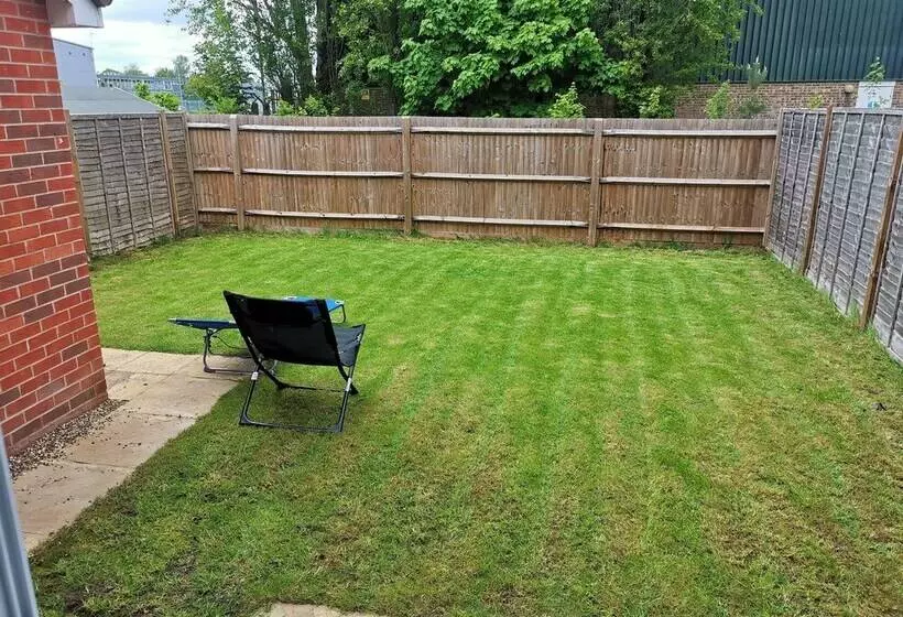 پانسیون Langley Haven   3 Br House